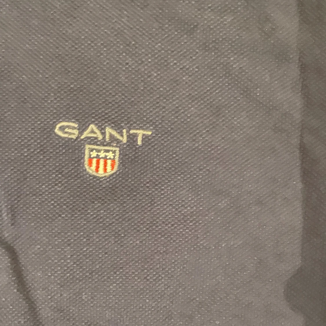 Mörkblå pikétröja från GANT - 1