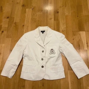 Gant Jacka 50 Kr - Fint skick str S,  lite fläckig därav priset Nypris kostar annars 1700 kr 