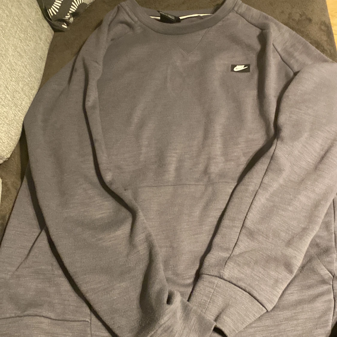 Grå sweatshirt från Nike i storlek M