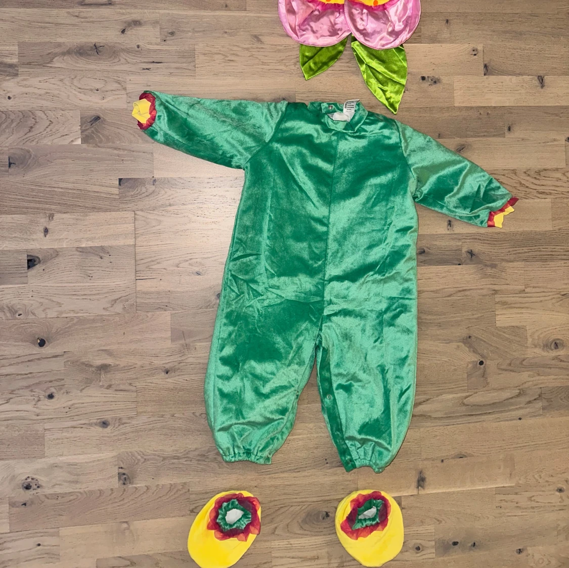 Blommig maskeraddräkt med huva