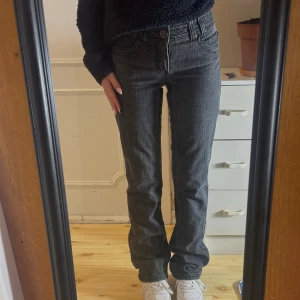 Jeans - I’m 157cm. We can discuss the price 😊