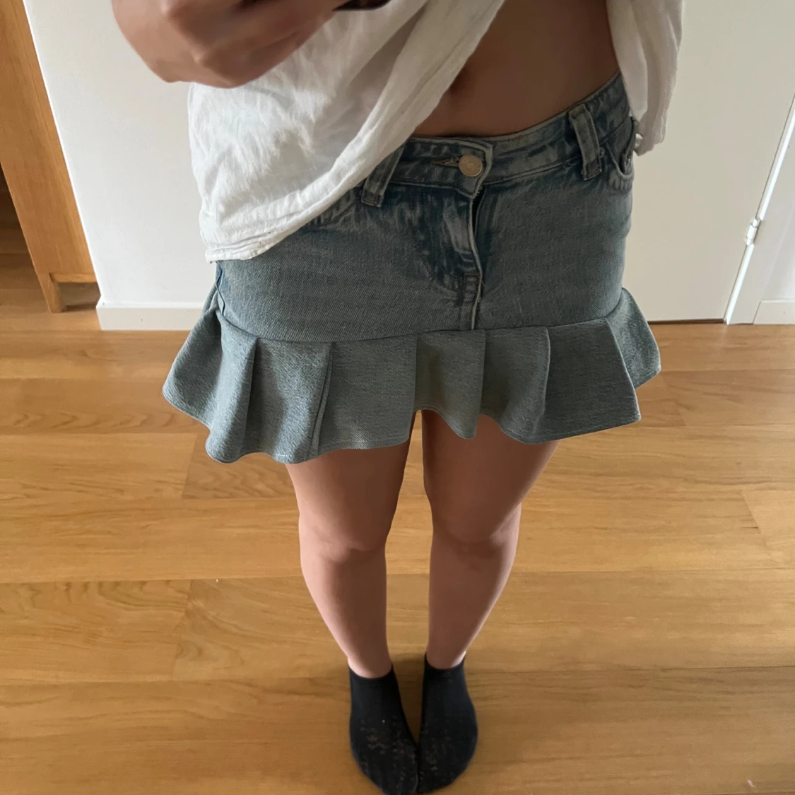 Handgjord Jeanskjol med volang