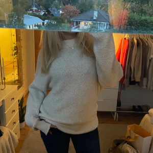 Stickad tröja  - Jättemysig stickad tröja! Använd få gånger, ej nopprig!