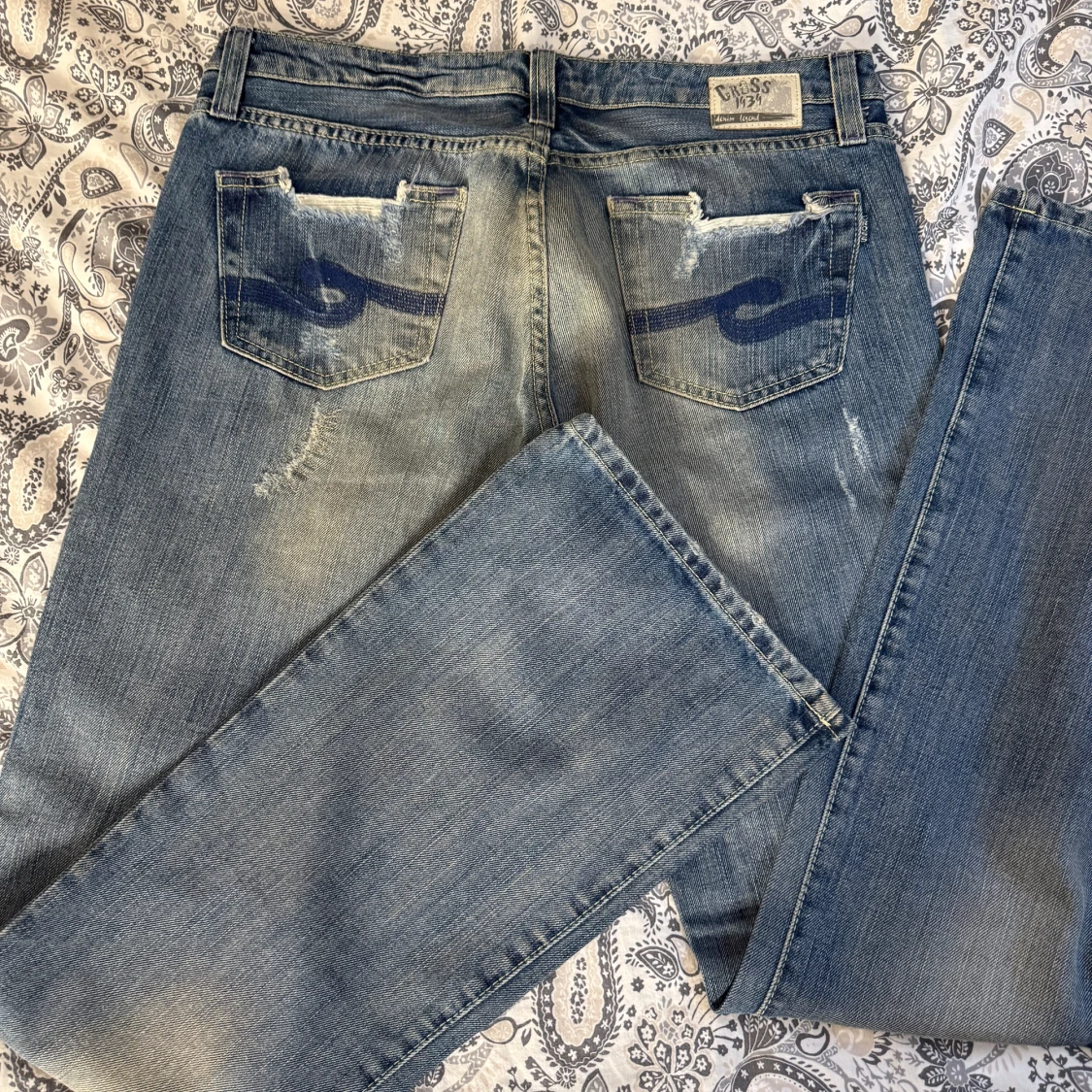 Lågmidjade utsvängda jeans  - 3