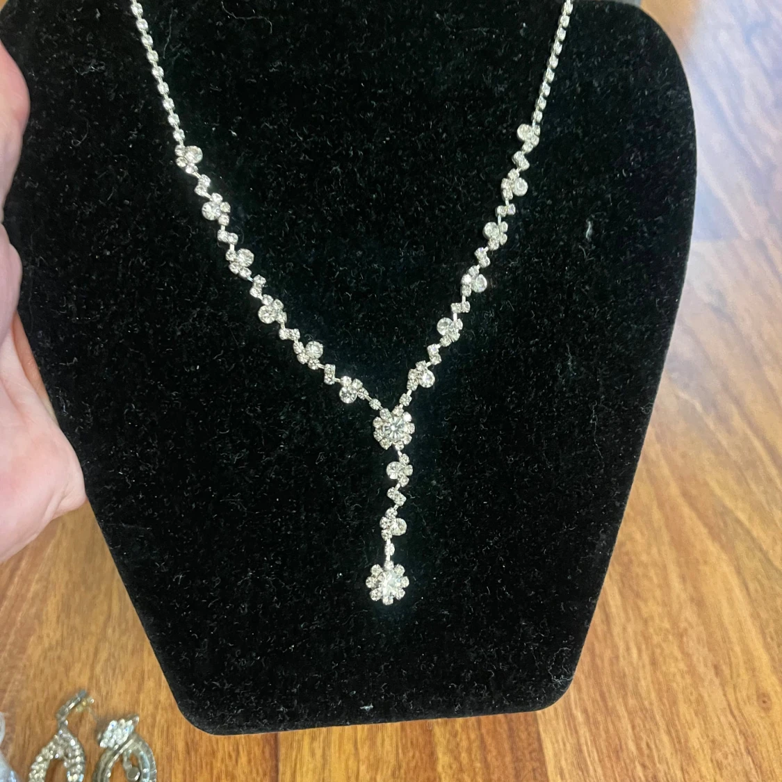 Glittrigt silverset med halsband och örhängen - 2