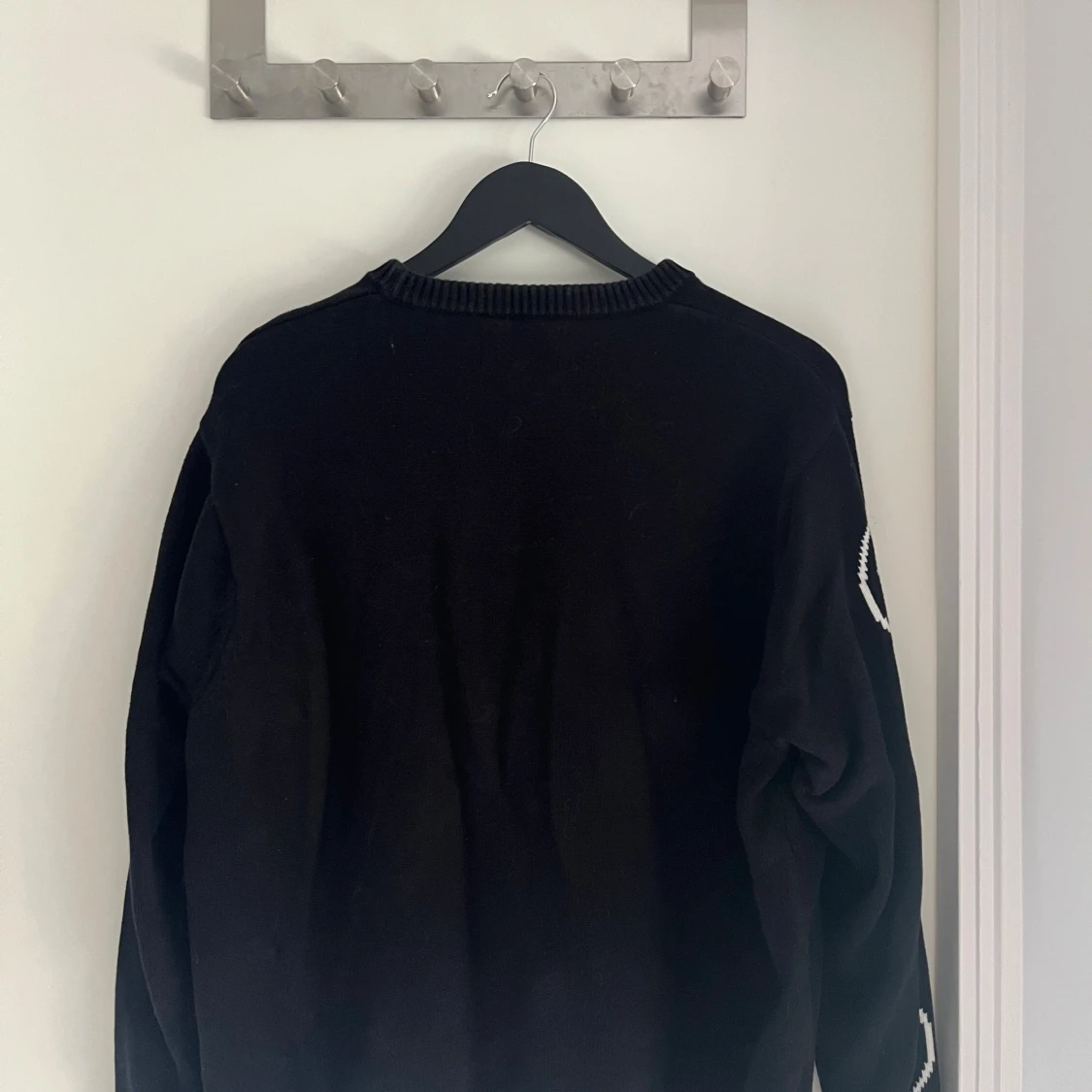 Svart stickad Stüssy tröja med logga - 1