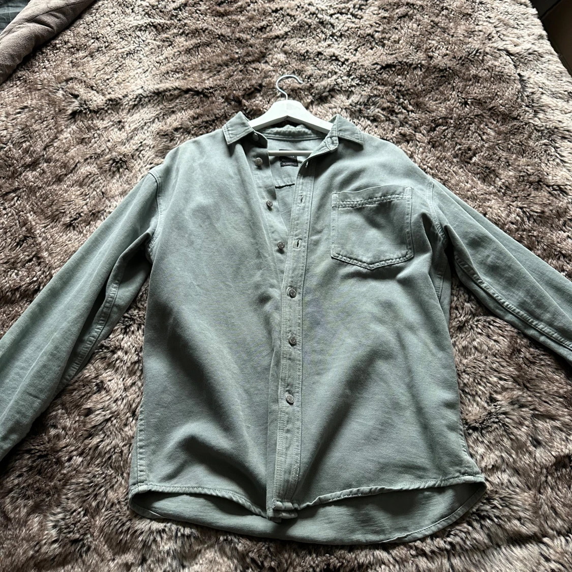 Grön långärmad henley-skjorta