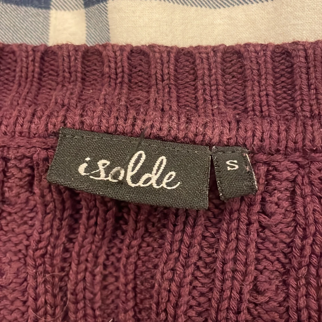 Vinröd kofta från Isolde, kabelstickad - 1