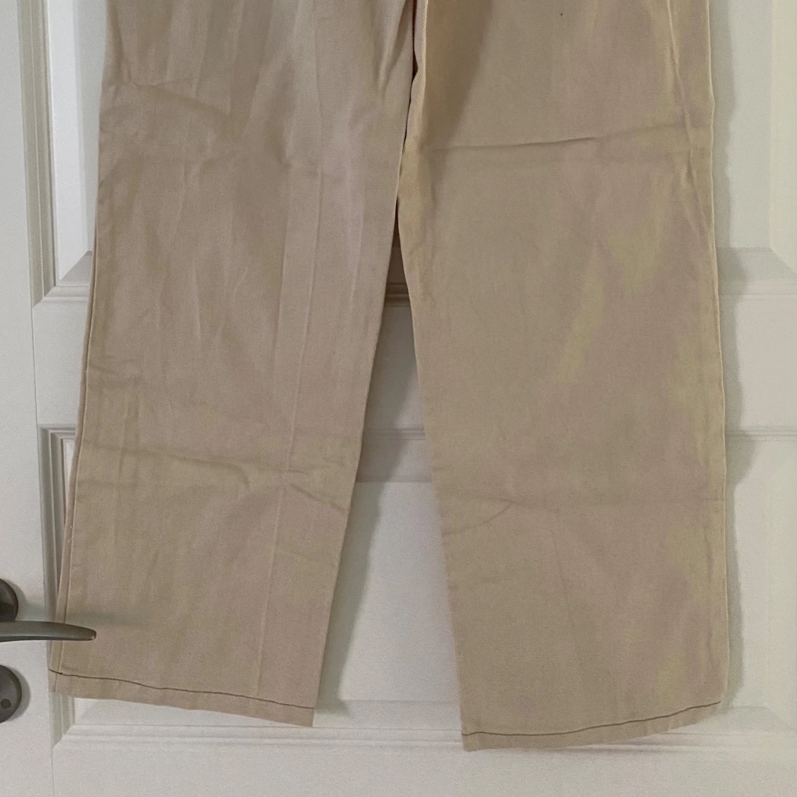 Beiga raka byxor från DAZY, M - 1