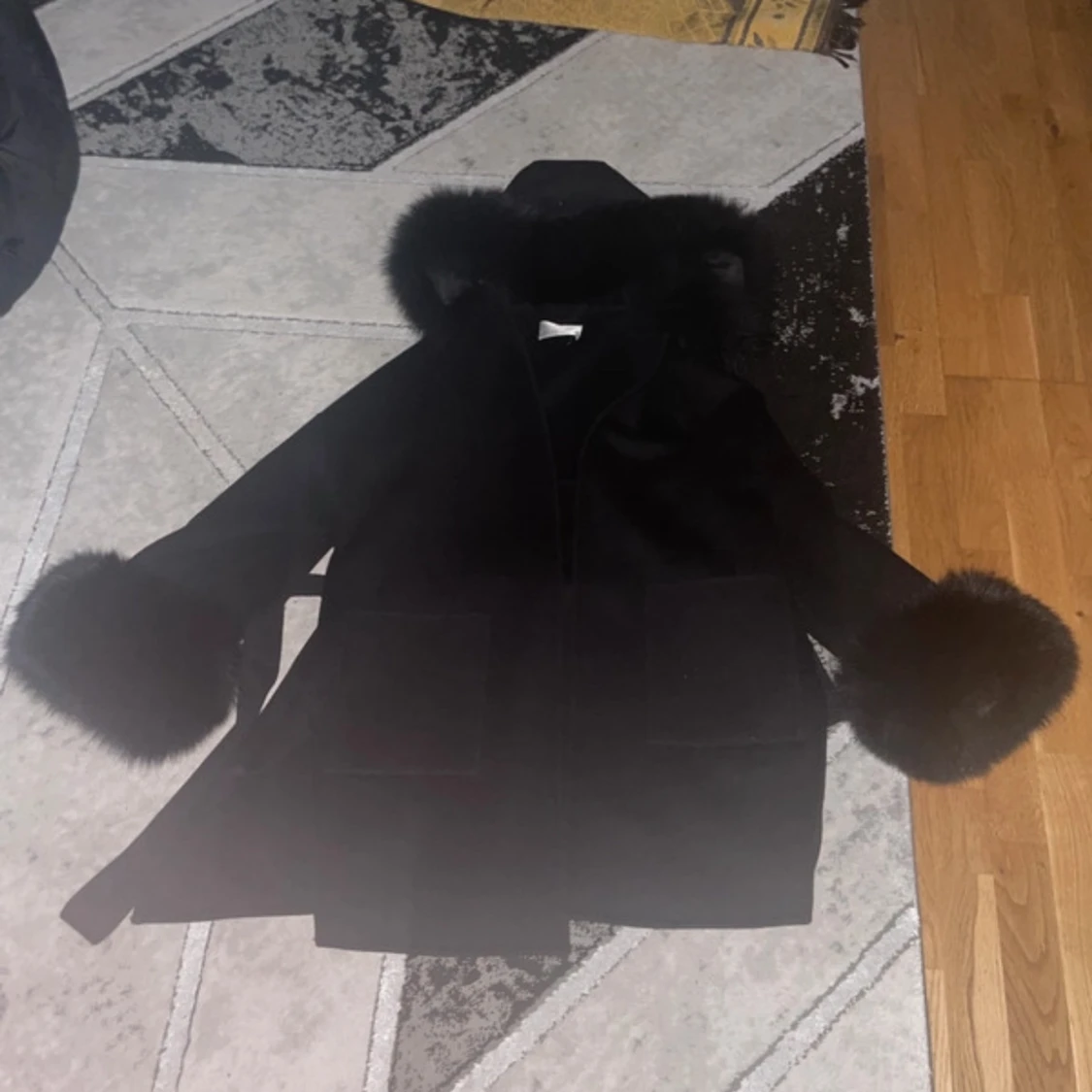 Svart pälsjacka från Dennis Maglic - 1