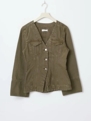 Jeansjacka  - Slutsåld figursydd militärgrön jeansjacka från Gina Tricot. 