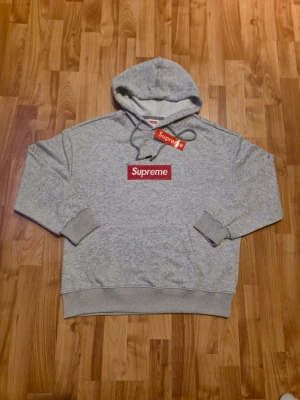 Supreme - Grey supreme boxy logo hoodie. Size M. Brand new never used and the tag still on