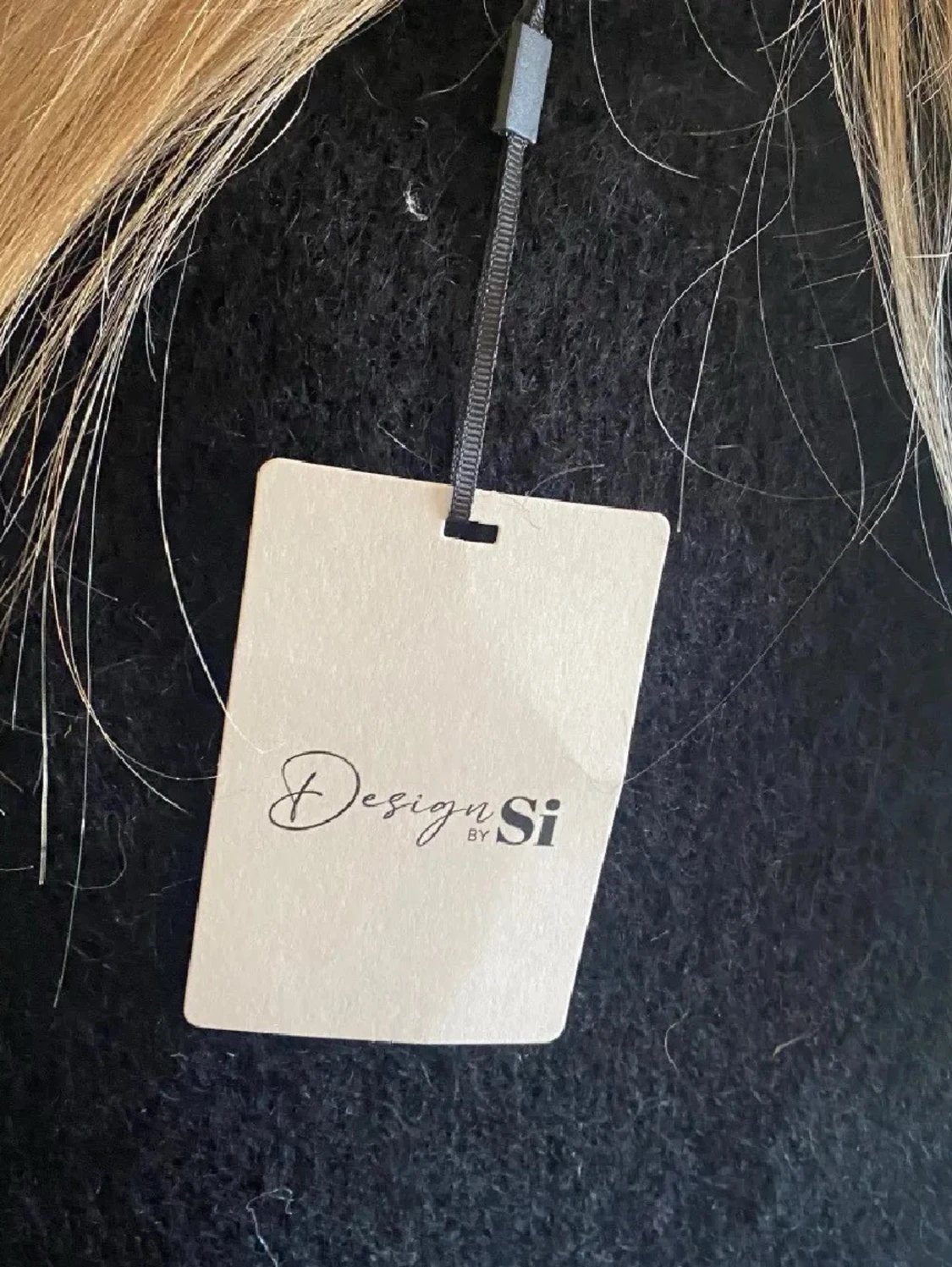 Svart stickad tröja från Design by Si - 2