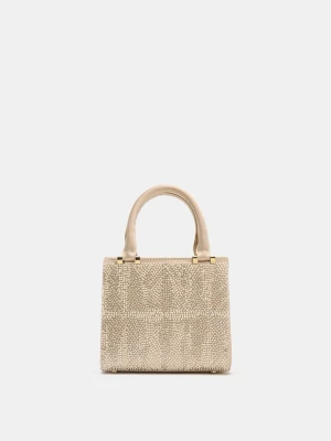 Zara väska  - En helt ny väska från zara fin till sommarn med pärlor, har kvar dust bagen och lappen på. Orginalpris på den är 559kr