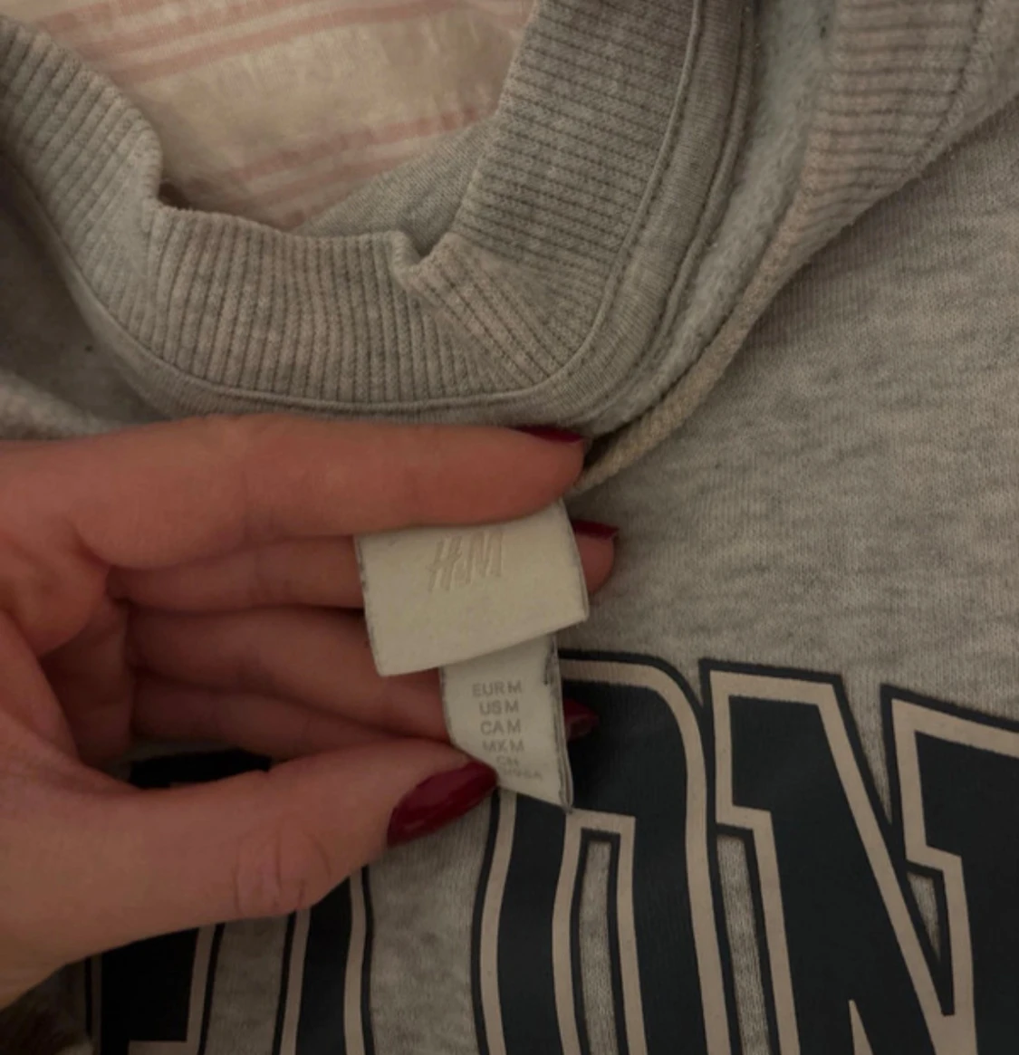  Grey “Barcelona” Sweatshirt – Size M – H&M - 2