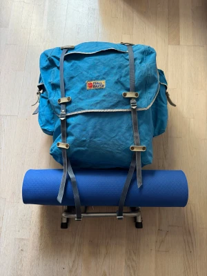 Fjällräven hiking backpack - Fallraven hiking/trekking backpack with aluminum frame From the 1970s Fairly good condition (see pictures) Mattress not included