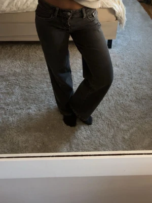 Lågmidjade jeans - Slutsålda jeans från Gina Tricot som ej kommer till användning längre