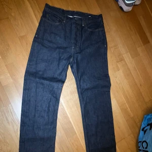 Acne Studios Blå Konst jeans blå - Riktigt fina herrjeans från Acne Studios Blå Konst, tillverkade i Italien. Raka ben. Nästan aldrig använda