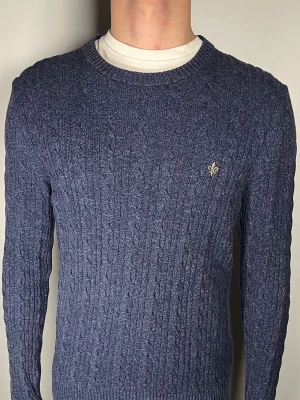 Kabelstickad Morris tröja - Säljer en riktigt snygg och trendig Kabelstickad Morris tröja i fint skick, storlek S, vid frågor är det bara att skriva //Gramenti