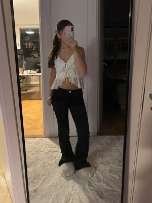 vit blus  - blus från newyorker i st S den är andvänd 1 gång och precis som ny 🤍🤍