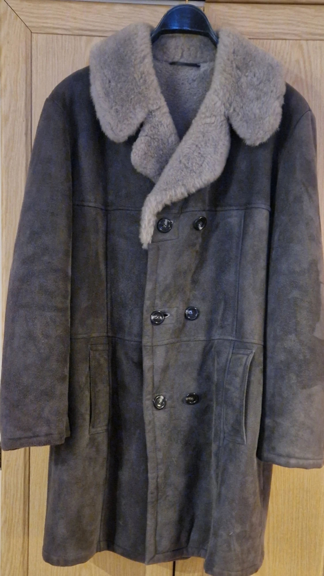 Grå mockapäls i äkta skinn - 1