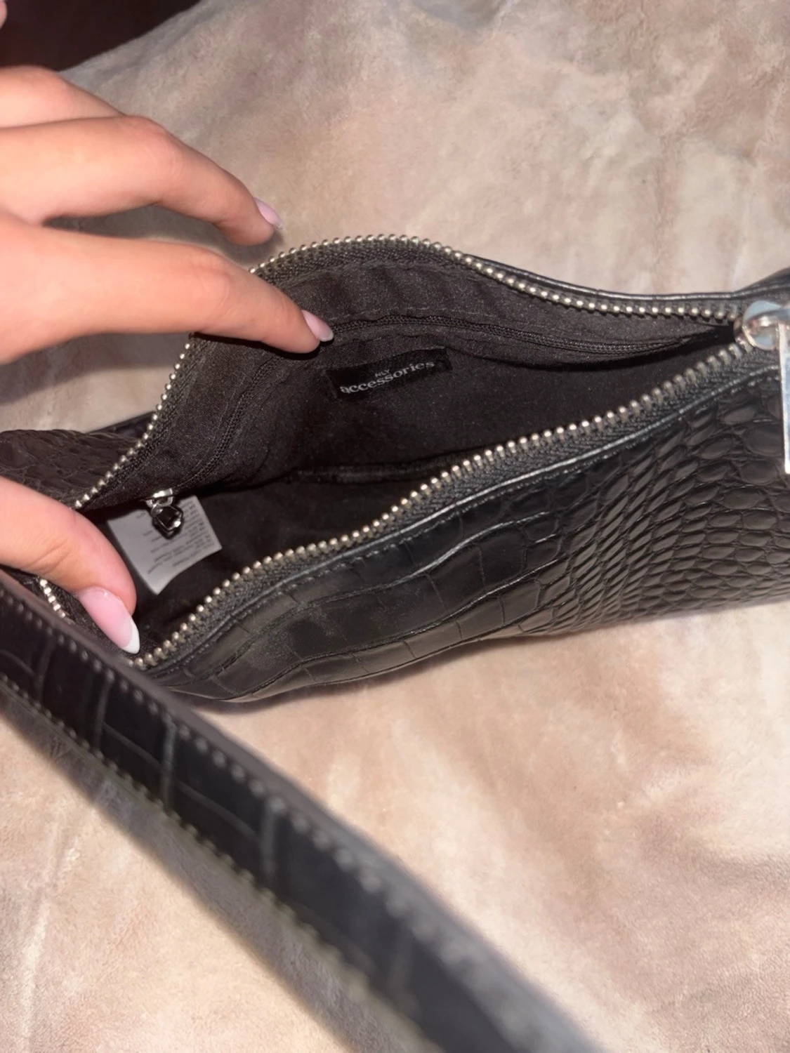 Svart axelväska från NLY Accessories - 1