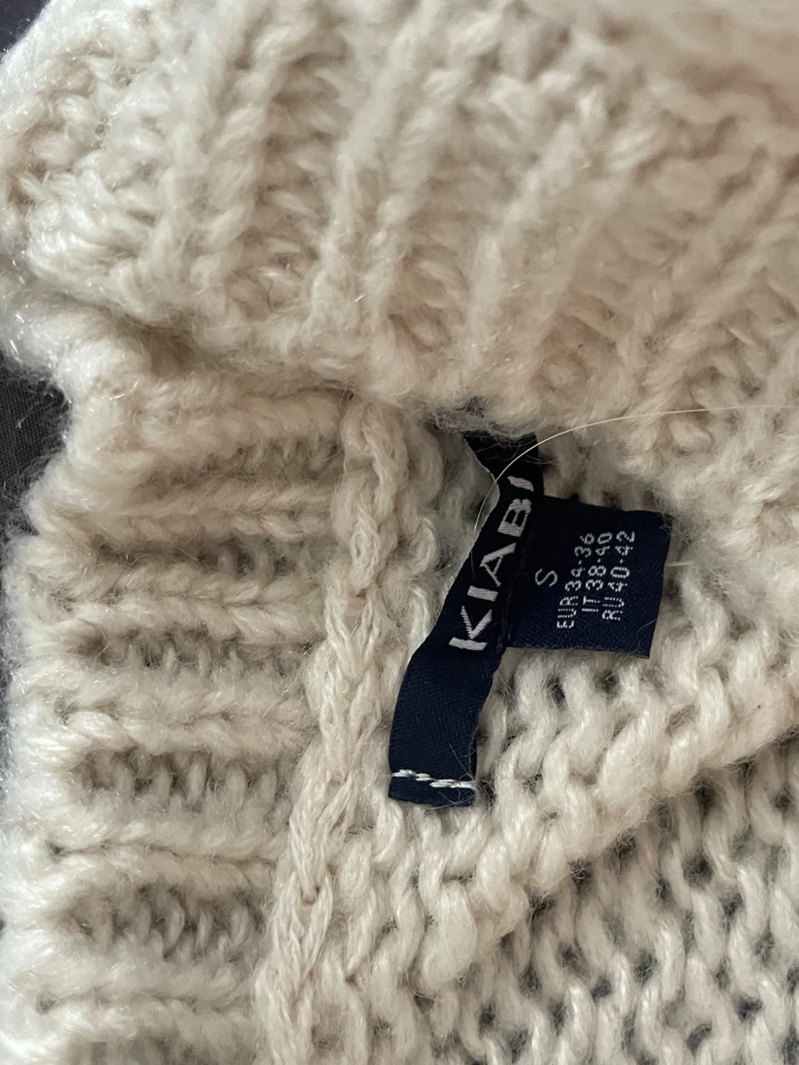 Randig stickad tröja i blått och vitt - 4