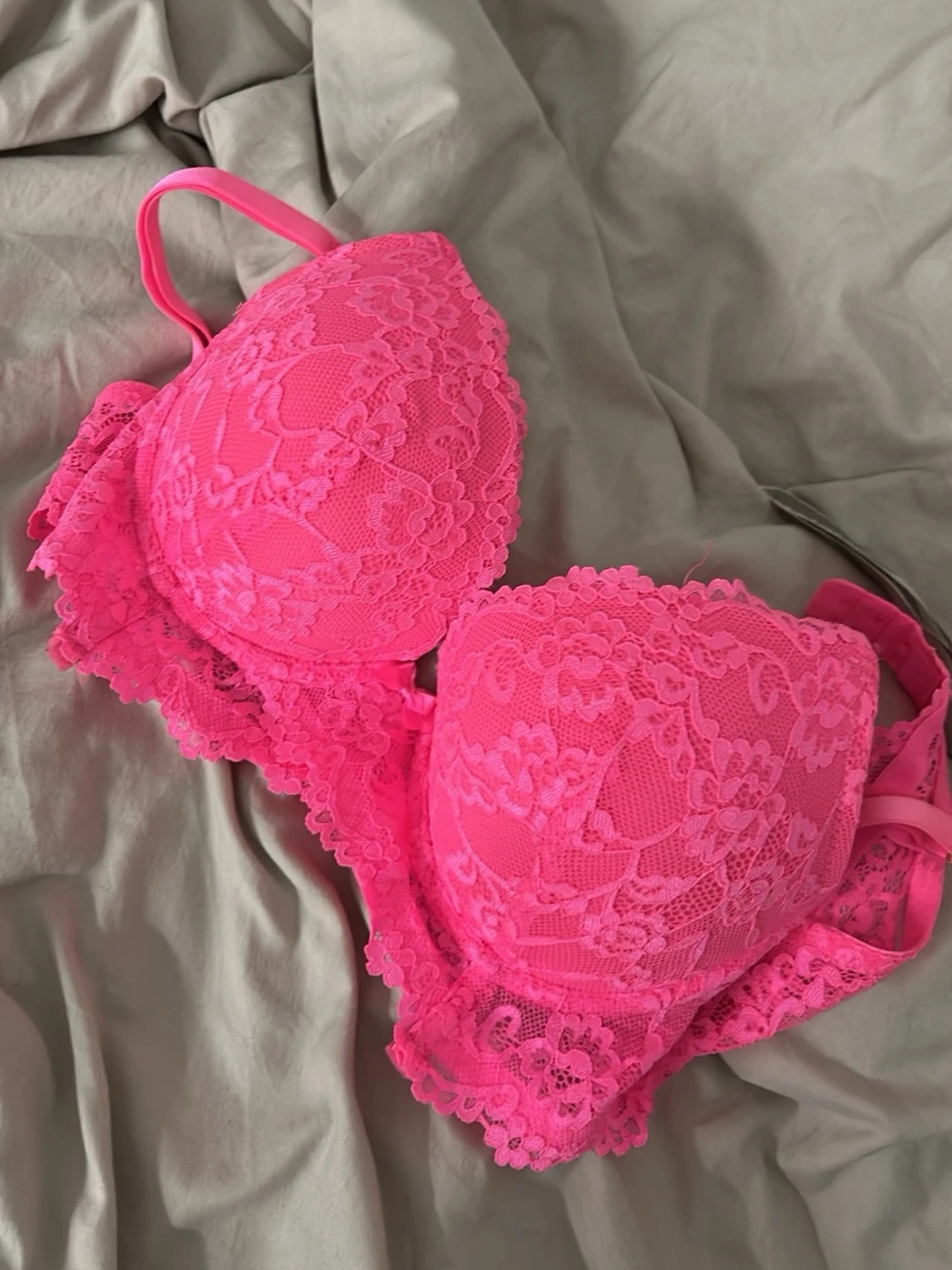 Neonrosa spets-bh med vaddering - 1