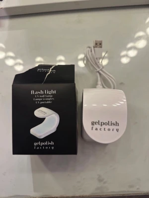 Helt ny Uv lampa - Säljer en liten uv lampa som är helt ny! inte använd nån gång😊