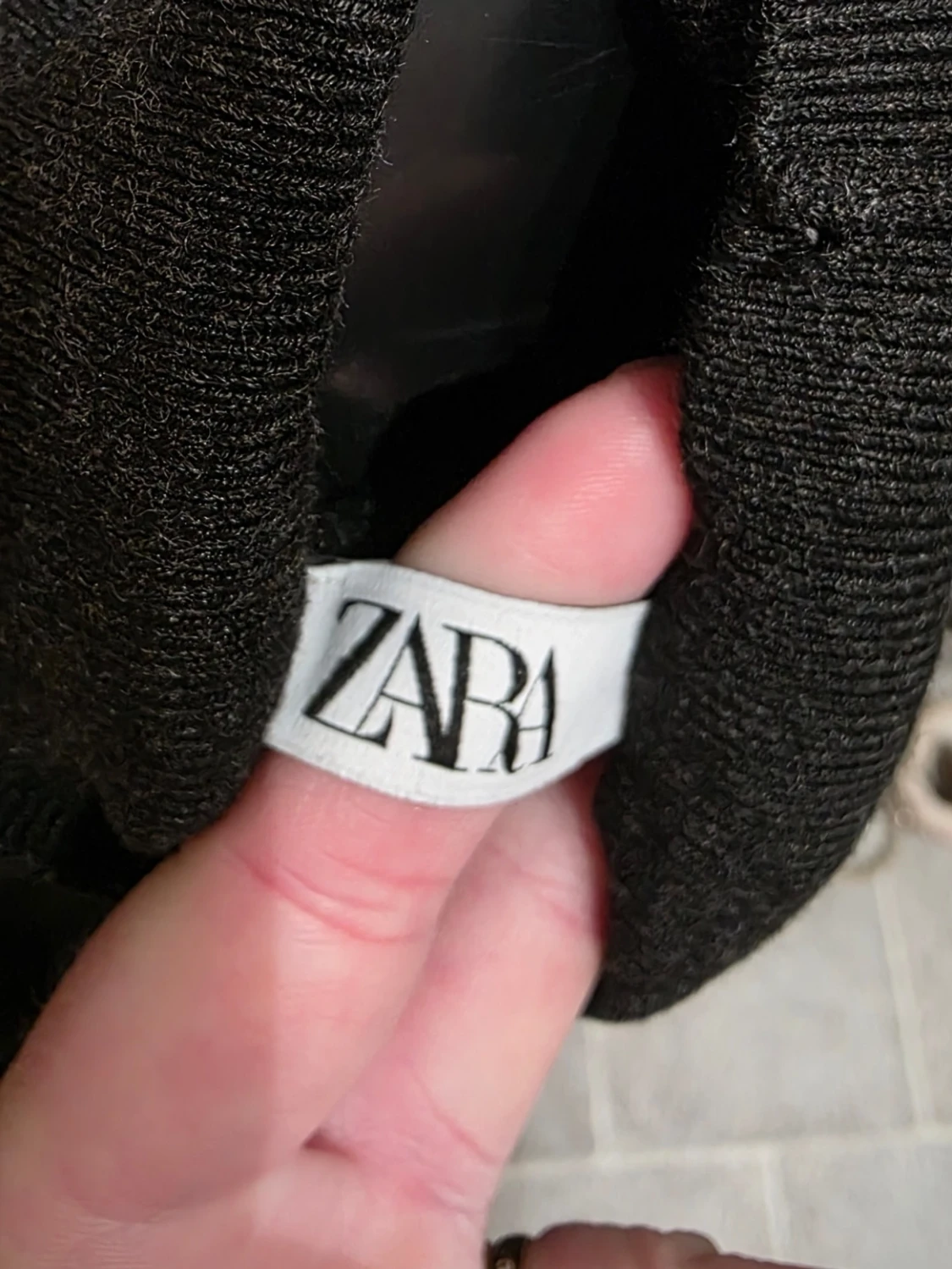 Svart polotröja med knappar från Zara - 2