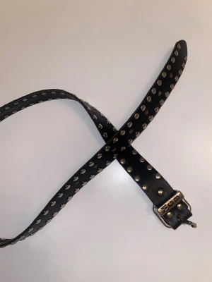 Svart skärp - Säljer ett svart skärp.