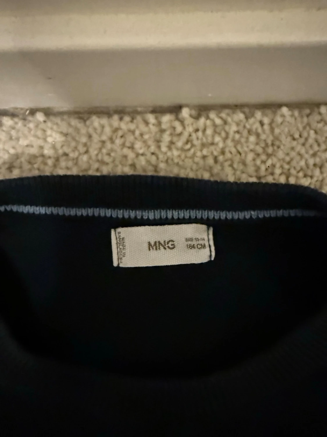 Mörkblå kortärmad tröja från MNG - 1