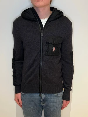 Moncler cardigan  - 9.5/10 | sitter vanligt i storleken 