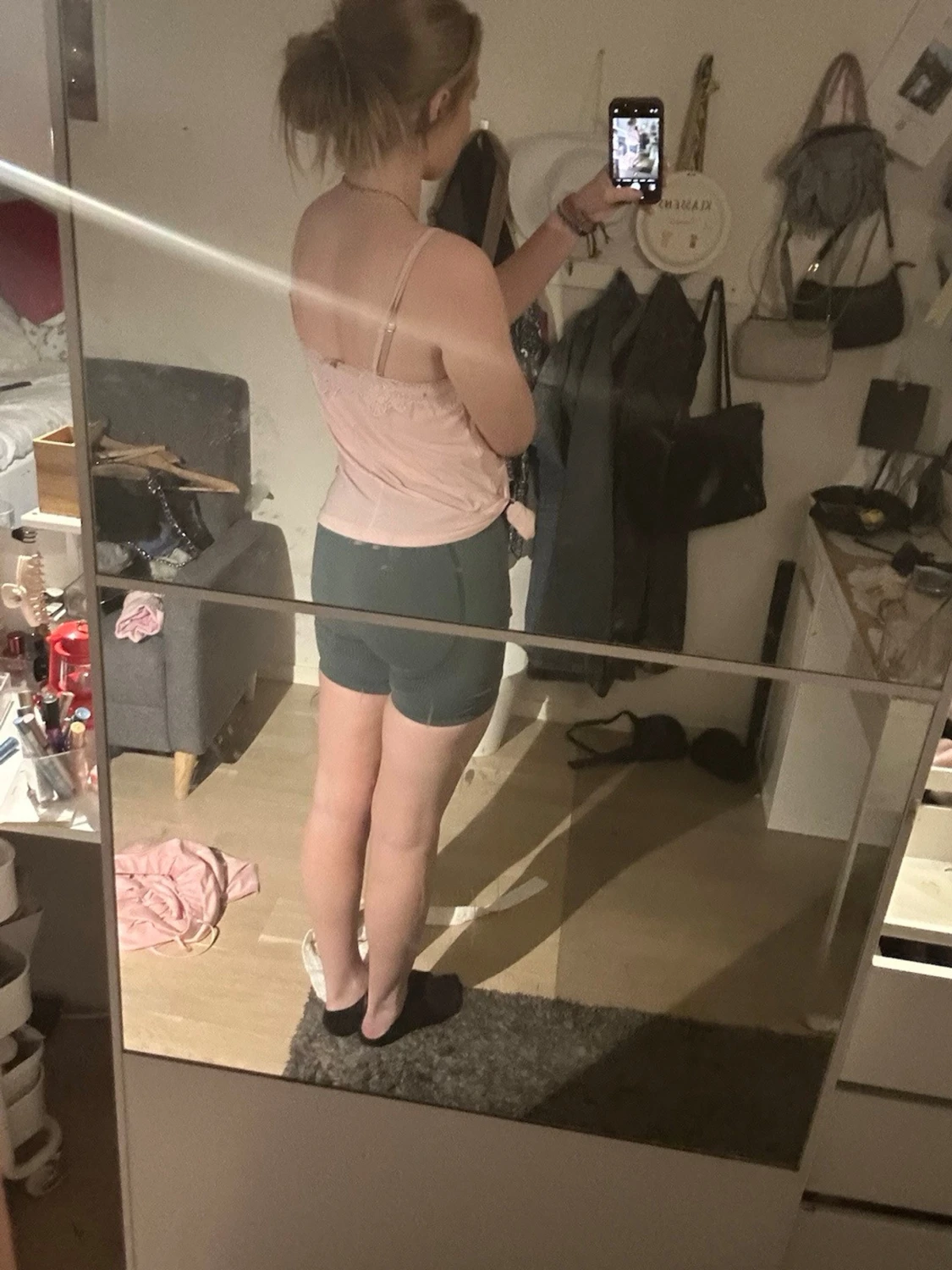 Mörkgröna tighta träningsshorts - 1