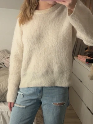 Stickad tröja  - Sjukt snygg tröja från & other stories💞slutsåld 