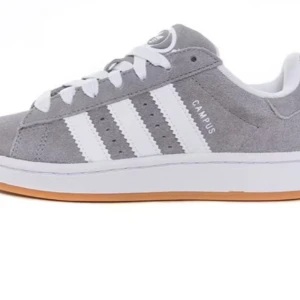 Adidas campus, i ett använt tillstånd  - Säljer mina campus som är välanvända men i ett skick där de går att använda och ser bra ut 