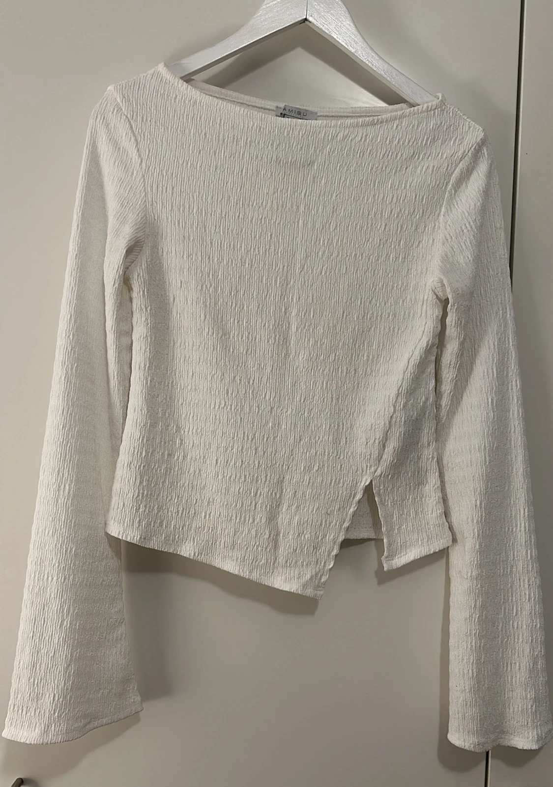 Vit långärmad topp från Amisu
