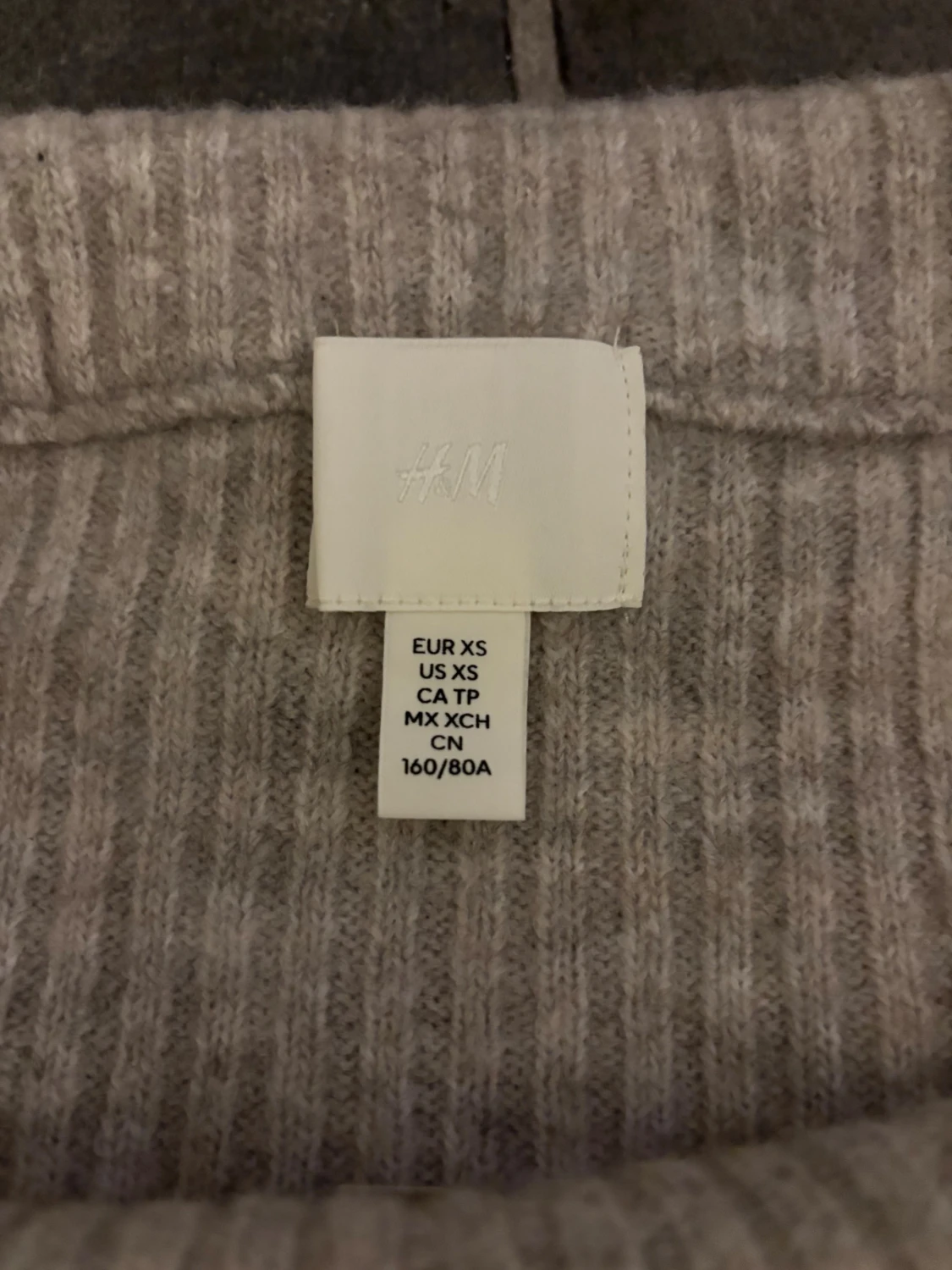 Beige ribbad offshoulder stickad tröja H&M - 1