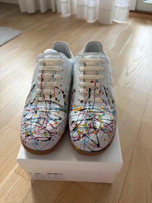 Maison Margielas skor - Hej, säljer mina helt nya Maison Magriela skor. Skorna är i perfekt skick. Skriv gärna vid intresse!