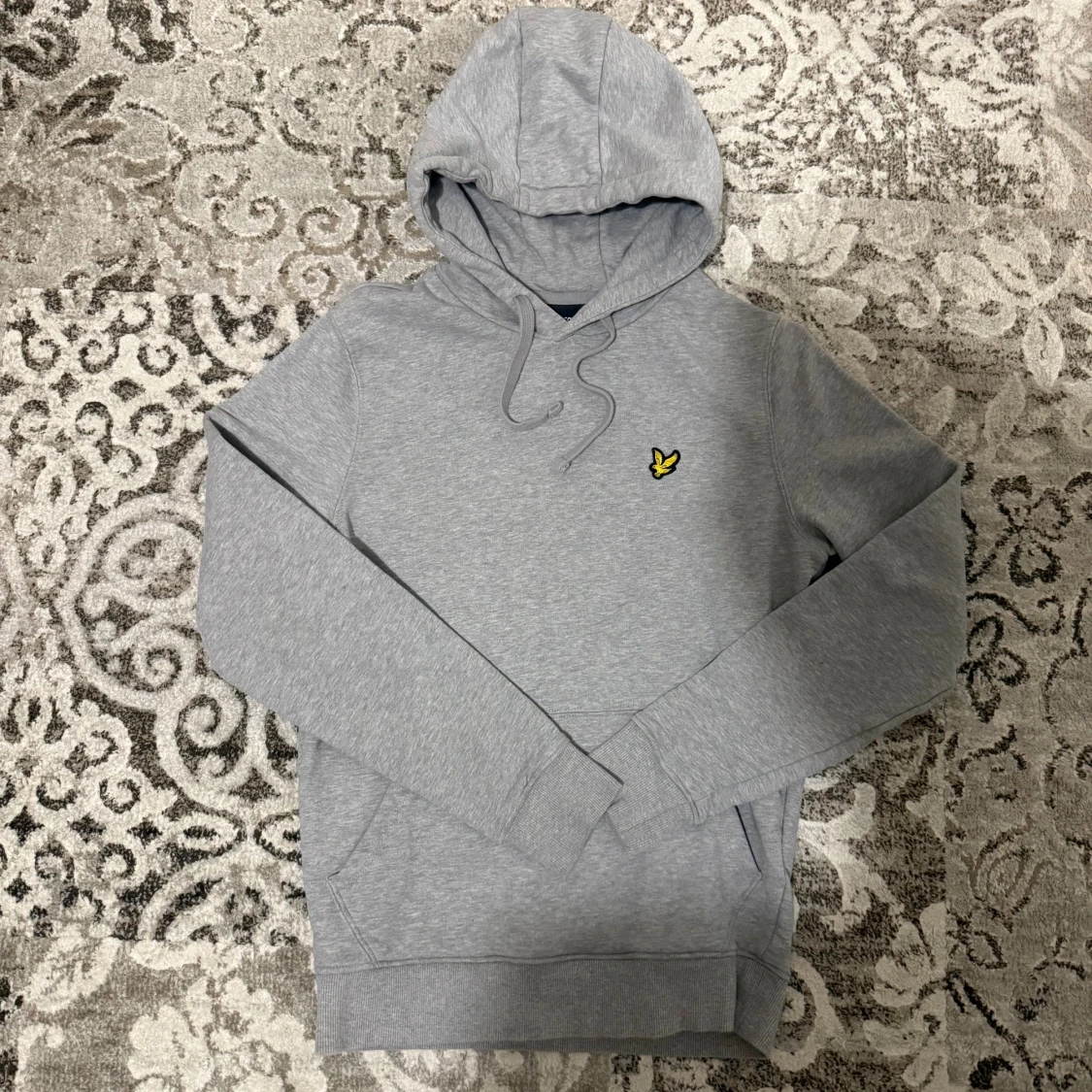 Grå hoodie från Lyle & Scott