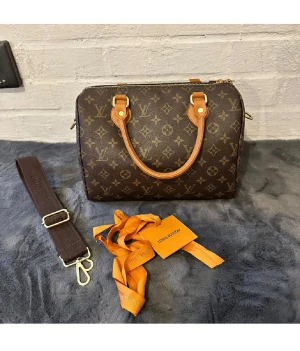 Lv väska  - Snygg väska från Louis Vuitton. Skriv för frågor eller fler bilder, priset kan diskuteras vid snabbt köp