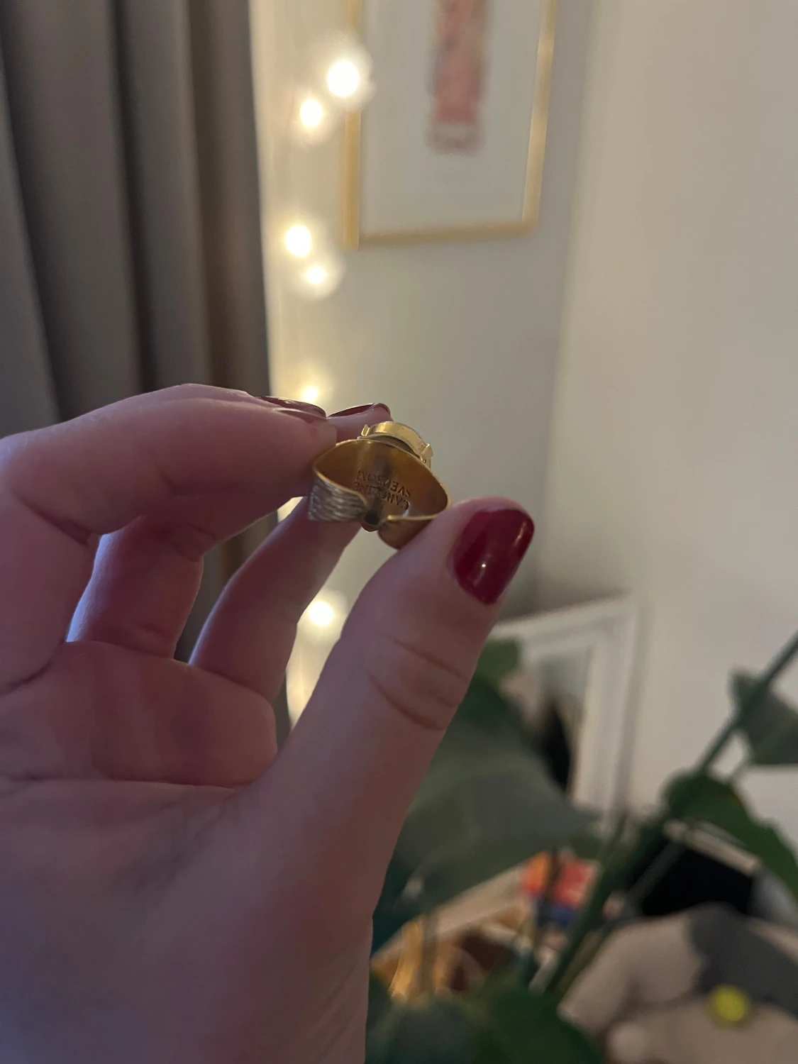 Guldring med stor kristall från Caroline Svedbom - 1