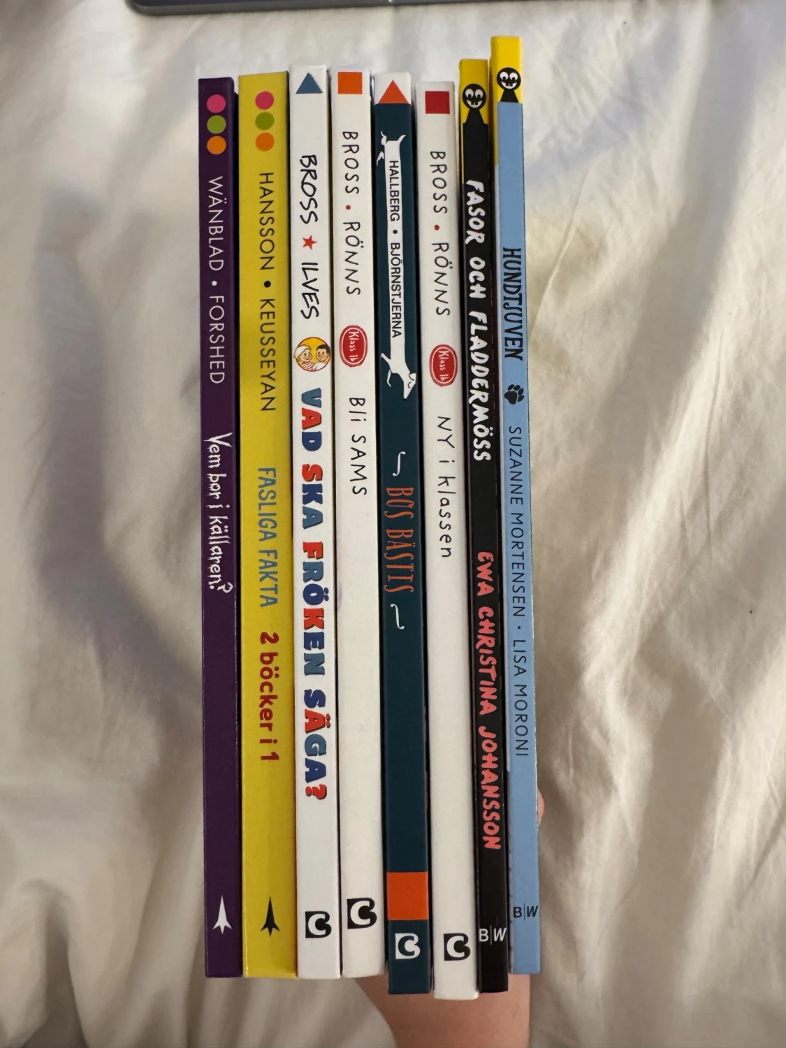 Paket med 8 lättlästa böcker för unga - 1