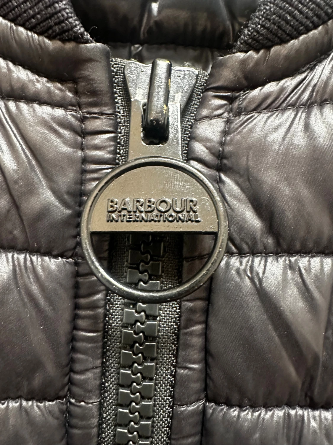 Svart Barbour väst - 4