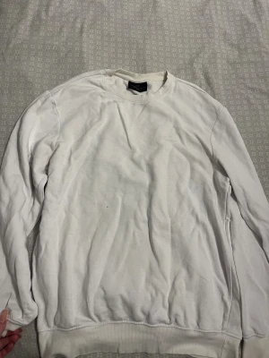 Vit tröja - Vit basic tröja 