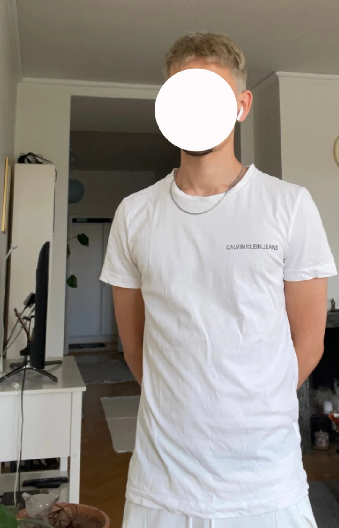 Vit t-shirt från Calvin Klein Jeans