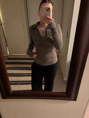 lululemon define jacket  - In great condition lululemon define jacket! Size 6!!❤️