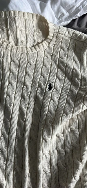 Ralph lauren vit stickad tröja - Fin Ralph lauren som passar alla.