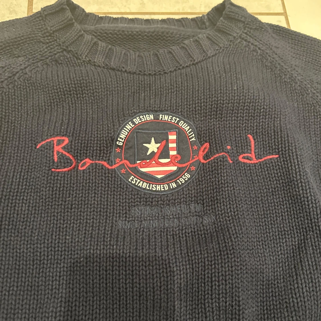 Mörkblå stickad tröja från Bondelid - 1