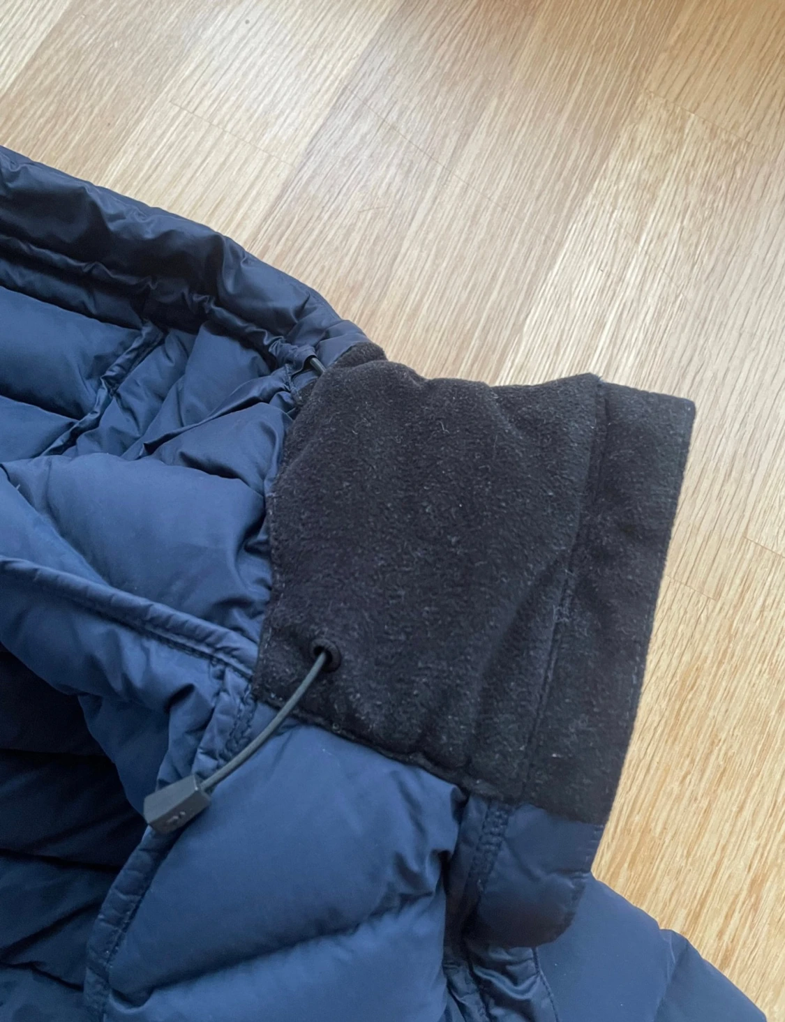 Mörkblå pufferjacka med huva - 5